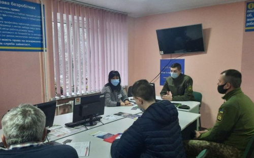 В Авдіївському міському центрі зайнятості відбувся семінар з орієнтації на службу в Збройних силах України