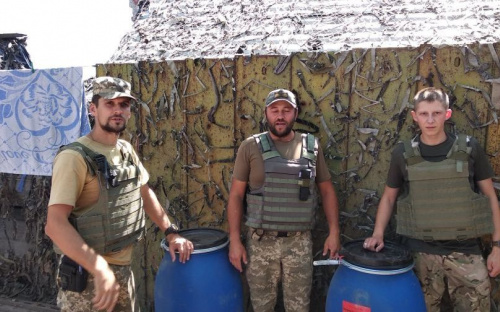 Представители Cimic Avdeevka сопроводили детей, а также привезли и получили помощь для военных