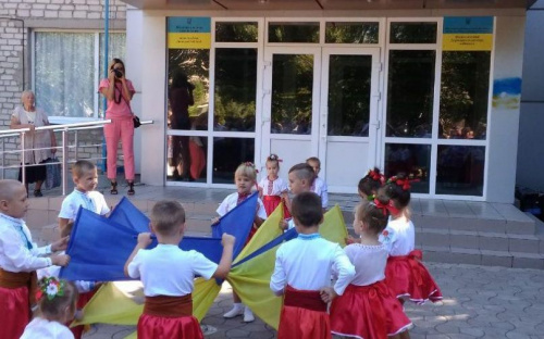 Авдеевка: дети и воины приняли участие в мероприятиях ко Дню флага (ФОТО)