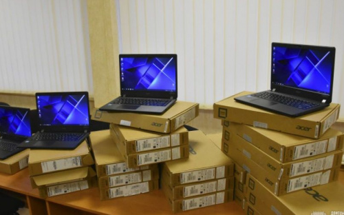 На Донеччині триває доставка ноутбуків до шкіл за проєктом «Ноутбук кожному вчителю»