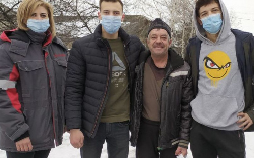 С заботой от Метинвеста: авдеевские коксохимики вручили ветеранам предприятия и ликвидаторам аварии на ЧАЭС продуктовые наборы 