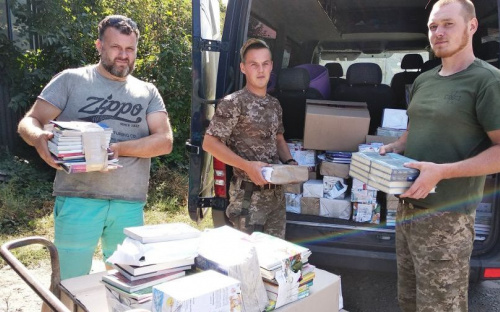 Авдеевские «симики» получили нужную литературу, помогали с врачом и поздравили ветеранов