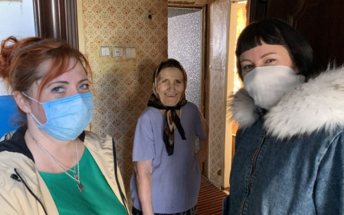 Работники АКХЗ помогают социально незащищённым горожанам 