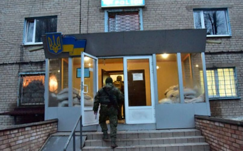В Авдеевке злоумышленники снимают крышки с трансформаторов и деньги - с карт