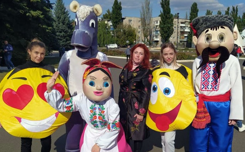 Рік тому у День людей похилого віку в Авдіївці вперше провели яскравий фестиваль «Ретро NEW осінь»: як це було