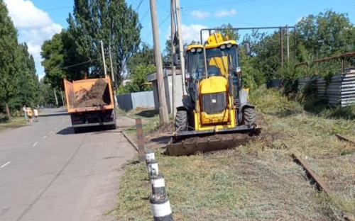 В Авдеевке коммунальщики наводят порядок на улицах старой части города (ФОТО)