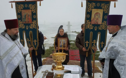 Прифронтовая Авдеевка празднует Крещение (ФОТОРЕПОРТАЖ)