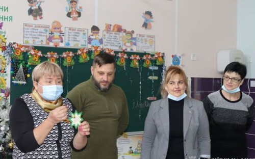 Діти Авдіївки до Нового року отримали подарунки від ДонОДА 
