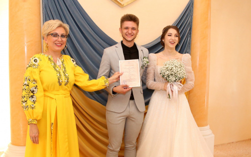 У День Незалежності в Україні побралися майже 400 пар
