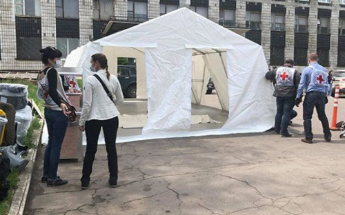 В Авдеевке посетителей центральной больницы будут проверять в предварительном пункте осмотра