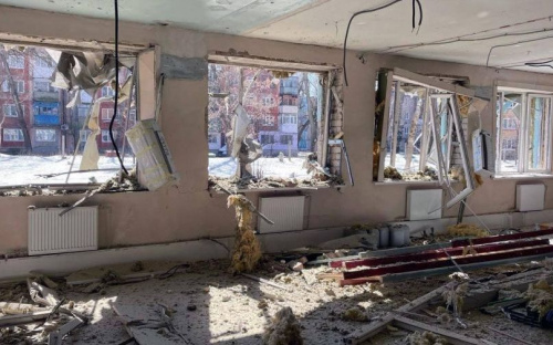 Російські окупаційні війська відкрили вогонь по вулицям Авдіївки: пошкоджено будинки, є поранені та загиблі.