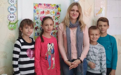 Переводчик из донецкого аэропорта учит жителей Авдеевки английскому языку (ФОТО)