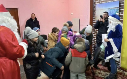 Для авдеевских детей прошел новогодний утренник (ФОТОФАКТ)