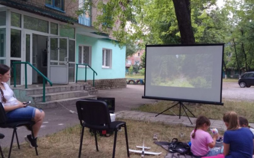 В Авдіївці дивилися жахи просто неба (ФОТО)