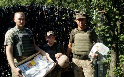 Авдеевские «симики» привезли воинам ОС медикаменты и прессу