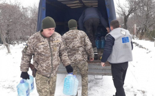 Авдеевские «симики» доставляли продукты и воду, а также обеспечивали важное сопровождение (ФОТО)