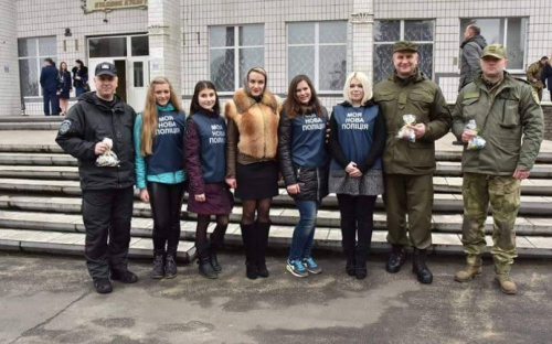 Участники «Лиги будущих полицейских», проживающие на линии разграничения, запустили интернет-акцию в поддержку полиции (ФОТО)