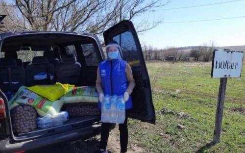 Жителям села Водяное доставили продукты, медикаменты и посевной материал