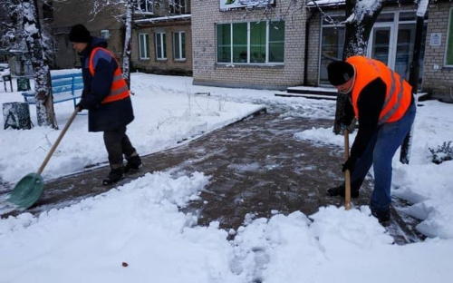 Снігові вихідні: як авдіївські комунальники з негодою боролися (ФОТОФАКТ)