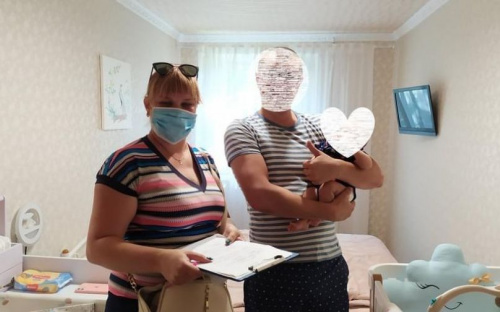 Фахівці Центру соціальних служб перевірили авдіївських батьків  щодо цільового використання допомоги при народженні  дитини