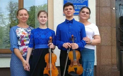 Юні авдіївські скрипалі взяли першість у престижному музичному конкурсі (ФОТО)