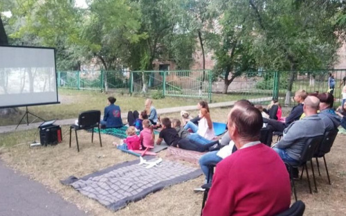 В Авдеевке под открытым небом смотрели богатырские битвы