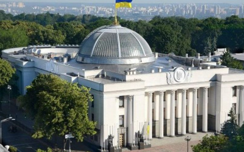 Рада может запретить продажу пиротехники детям