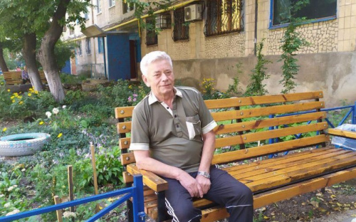 ВИДЕО. С поддержкой Авдеевского коксохима жители ещё одного многоэтажного дома благоустроили территорию около подъездов