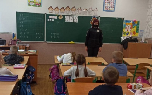 В Авдеевке полицейские рассказали детям об их правах