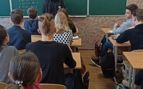 Правоохранители провели профилактическую беседу с авдеевскими школьниками