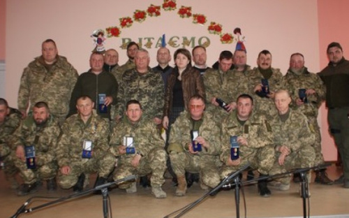 В Авдеевке добровольцев поздравили с годовщиной обороны Авдеевки (ФОТО)