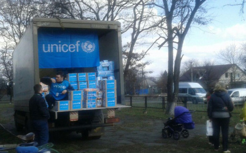 В Авдеевке UNICEF выдает гигиенические наборы для семей (ФОТО)