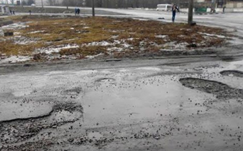 В Донецкой области более 1,5 тысячи км дорог после зимы признаны аварийными