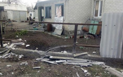 В Страстную пятницу в прифронтовой Авдеевке при обстреле пострадал дом