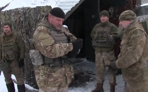 Вблизи Авдеевки командир 72-2 ОМБр проверил состояние обеспечения военных на позициях (ВИДЕО)