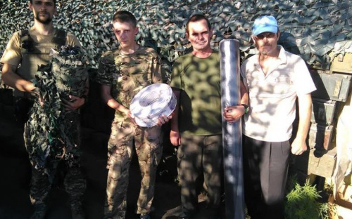 Украинским воинам в районе Авдеевки доставили маскировочный «оберег» и нужные материалы