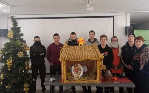 Розколяда в Авдіївці: місцеві студенти влаштували проводи різдвяних свят