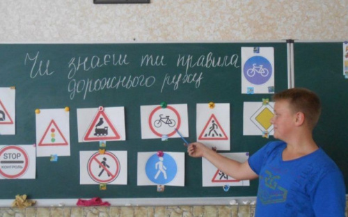 Полицейские в Авдеевке устроили викторину для школьников и наградили лучших знатоков ПДД (ФОТО)