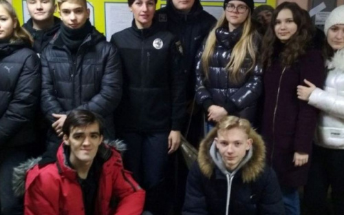 Авдеевское отделение полиции приняло старшеклассников