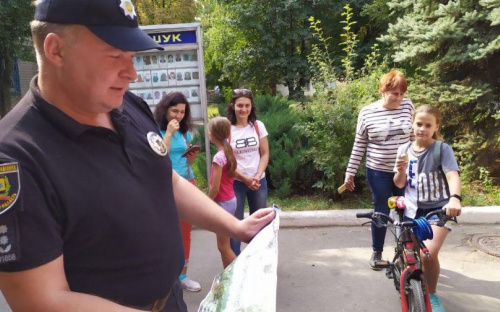 Главный коп Авдеевки вместе с детворой поздравили город с Днем рождения (ФОТО + ВИДЕО)