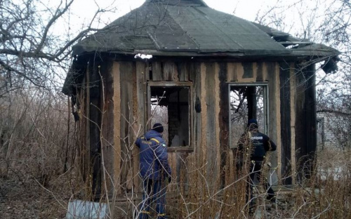 В Авдеевке спасатели и полицейские обследовали заброшенные дома