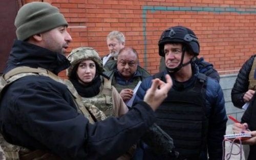 Депутати та журналісти потрапили під обстріл на Донбасі