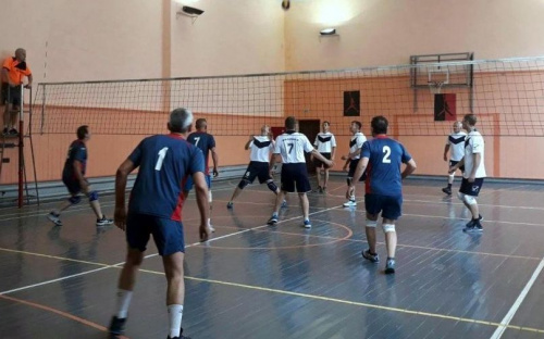 В Авдеевке прошли соревнования по волейболу среди ветеранов спорта
