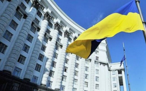 Кабмин утвердит минимальные зарплаты медиков и фармацевтов