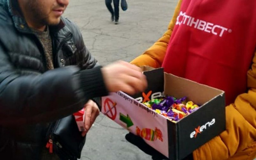 В Авдеевке меняли сигареты на конфеты (ФОТОФАКТ)
