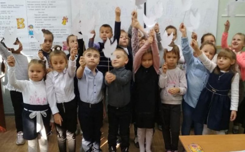 Дети Авдеевки приобщились ко Дню Мира