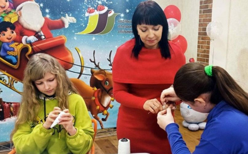 ОО «Платформа совместных действий» подарила детям Рождественский мастер-класс