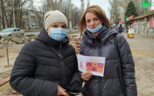 В Авдіївці у Всесвітній день боротьби зі СНІДом провели вуличну акцію