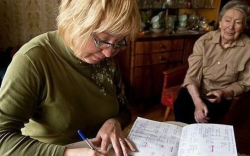Специалисты УСЗН Авдеевки готовы помочь пенсионерам разобраться с 