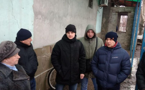 Ещё один шаг к запуску: в Авдеевке обследуют газопровод в частном секторе (ФОТОФАКТ)